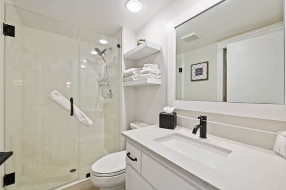 Ski-In/Ski-Out Serenity w/Lodge Amenities | LB202 - Image 5