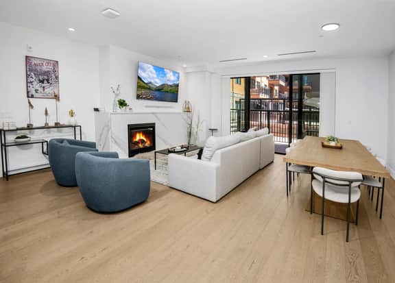 New Mtn Modern with Luxurious Amenities | F213 - Image 2