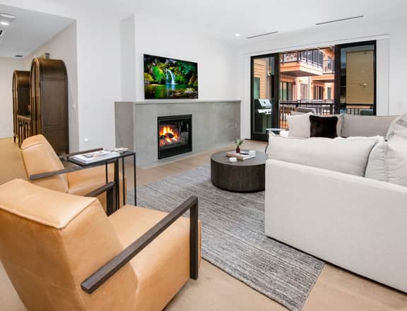 New Mtn Modern with Luxurious Amenities | F305 - Image 4
