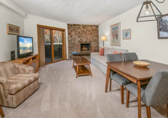 New kitchen, Pool, Walk to Gondola | W109 - Image 4