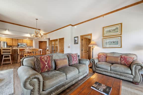 Ski-In/Ski-Out, Resort Amenities, Shuttle | LB113 - Image 3