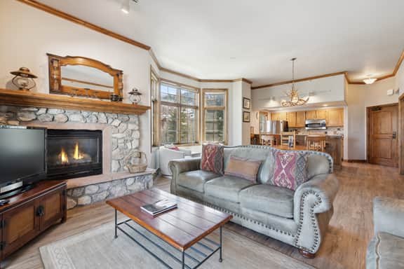 Ski-In/Ski-Out, Resort Amenities, Shuttle | LB113 - Image 4