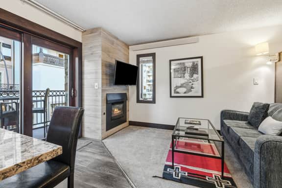 Rooftop Hot Tub, Remodeled, Dog Friendly Lift House Premium - Image 5
