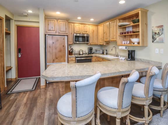 Vail Mtn Views, Pool, Hot Tub - Great Mountain feel and beautiful Kitchen. - Image 4