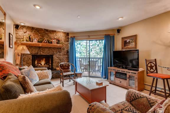 Vail Mtn Views, Pool, Hot Tub - Great Mountain feel and beautiful Kitchen. - Image 2