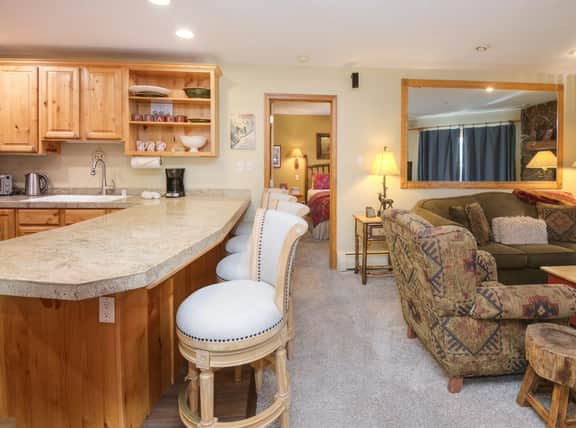 Vail Mtn Views, Pool, Hot Tub - Great Mountain feel and beautiful Kitchen. - Image 5