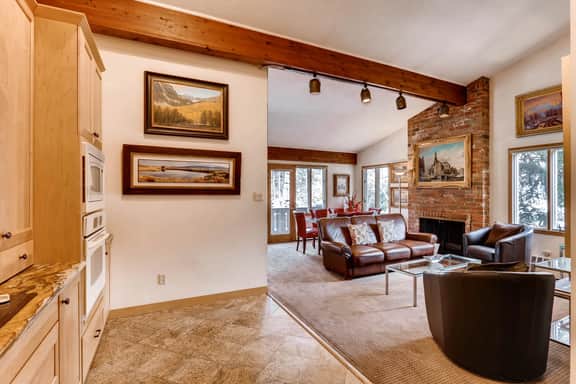 Bright Condo w loft, walk to Vail Ski School, VTE6 - Image 4
