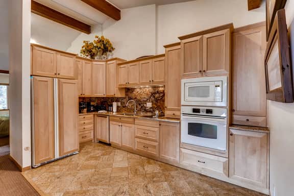 Bright Condo w loft, walk to Vail Ski School, VTE6 - Image 3