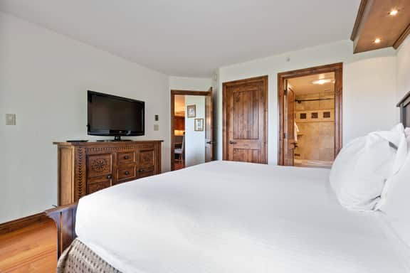 Luxury Amenities, Beaver Creek Ski-In/Ski-Out | LB303 2 Bedroom condo - Image 5