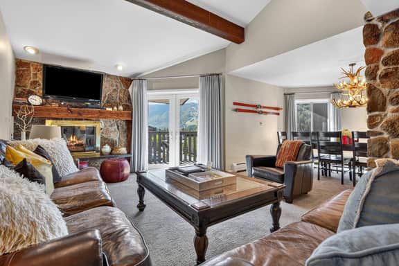 Top-floor Ski Condo in Vail, walk to Gondola, W402 - Image 4