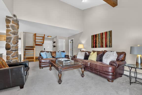 Top-floor Ski Condo in Vail, walk to Gondola, W402 - Image 2