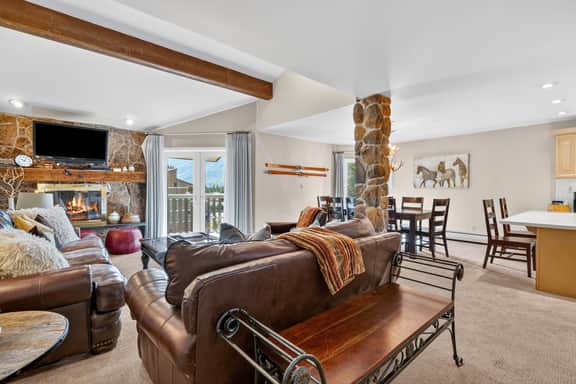 Top-floor Ski Condo in Vail, walk to Gondola, W402 - Image 3