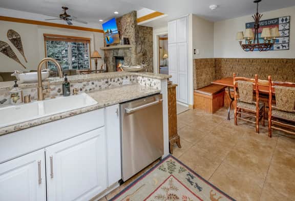 Ski-In/Out Beaver Creek Condo w/Amenities - Image 5