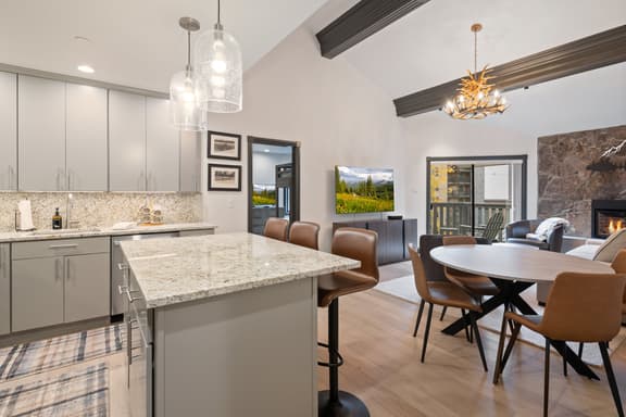 Beautiful Remodel, Mountain Views, A/C, Pool, Hot Tub | W406 - Image 1