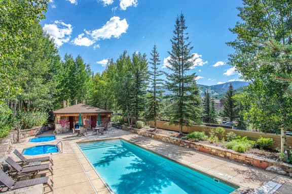 Family Condo w Mtn Views, walk to Gondola, SV22D - Image 1