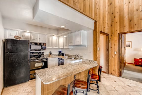 Vail top-floor Condo, Pool, Hot Tub | W403 - Image 1