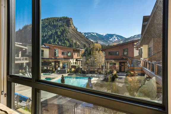 New Mtn Modern Westin Riverfront Amenities | OR106 - Image 1