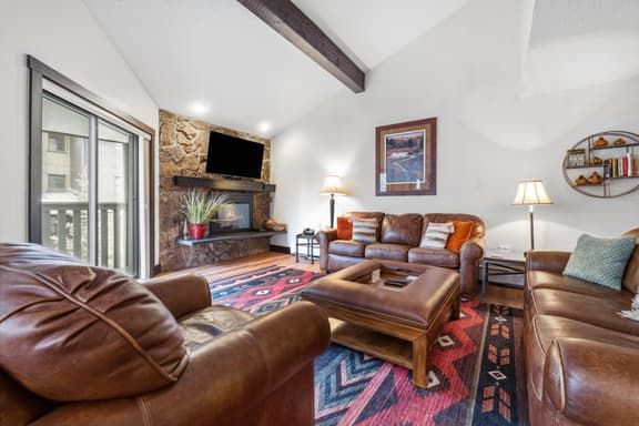 Top-floor Ski Condo in Vail, walk to Gondola, W407 with Air Conditioning. - Image 1