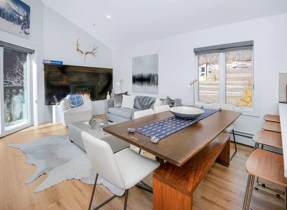 Luxury Modern Condo, A/C, Pool, Hot Tub, W408 - Image 1