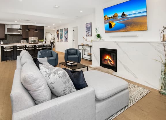 New Mtn Modern with Luxurious Amenities | F213 - Image 1