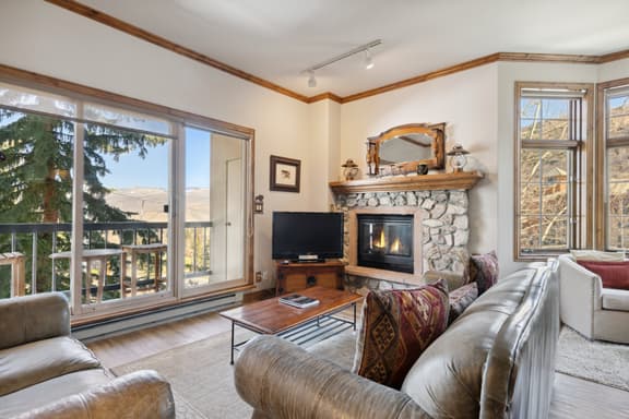 Ski-In/Ski-Out, Resort Amenities, Shuttle | LB113 - Image 1