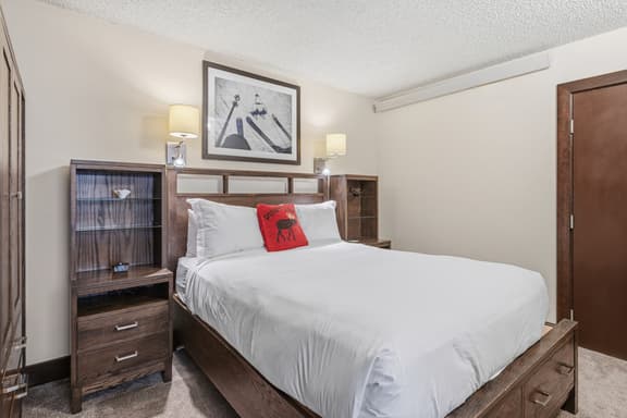 Rooftop Hot Tub, Remodeled, Dog Friendly Lift House Premium - Image 1