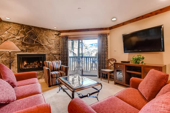 Remodeled Condo Vail Mtn Views | W201 - Image 1
