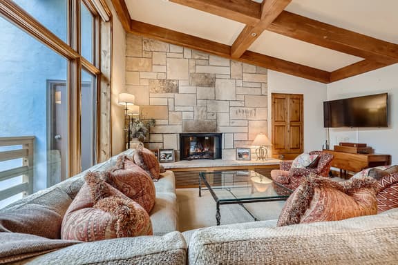 Ski-in Condo w Vail Views near Gondola, TT5C - Image 1