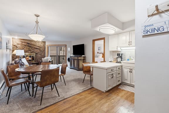 Free Parking, Pool, Hot Tub, near Gondola | W301 - Image 1